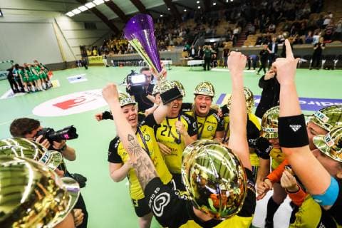 190519 Sävehofs Emma Ekenman Fernis raises the trophy after final 3 in SHE between Skuru and Sävehof on May 19, 2019 in Stockholm,  Copyright: ANDREASxSANDSTRÖM BB190519AS027
