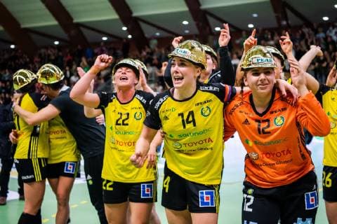 190519 Sävehofs Johanna Ahlm, Linnea Pettersson and Malvakt Isabella Mouratidou rejoices after final 3 in SHE between Skuru and Sävehof on May 19, 2019 in Stockholm,  Copyright: JESPERxZERMAN BB190519JZ044