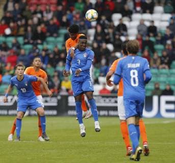 19th May 2019, Tallaght Stadium, Dublin, Ireland; UEFA Under 17 European Football Championships Final, Netherlands versus Italy; Franco Tongya of Italy wins the header  ActionPlus12136569 PeterxFitzpatrick