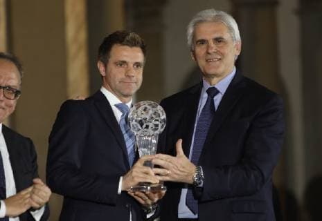 Photo Marco Bucco LaPresse May 20, 2019 Firenze , Italy soccer Awards & x201c;Hall of Fame& x201d; - 500 Hall, Palazzo Vecchio. In the pic: Nicola Rizzoli receives the award from Marcello Nicchi as best Italian referee  Copyright: xMarcoxBucco LaPressex