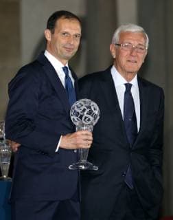 Photo Marco Bucco LaPresse May 20, 2019 Firenze , Italy soccer Awards & x201c;Hall of Fame& x201d; - 500 Hall, Palazzo Vecchio. In the pic: Massimiliano Allegri receives the award as best Italian trainer from Marcello Lippi  Copyright: xMarcoxBucco LaPressex