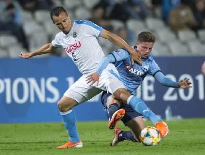AFC CHAMPIONS LEAGUE SYDNEY FC FRONTALE, Leandro Damiao of Kawasaki Frontale and Cameron Devlin of Sydney contest the ball during the Group H, AFC Champions League match between the Sydney FC and the Kawasaki Frontale at Netstrata Jubilee Stadium in Sydney, Tuesday, May 21, 2019. ( NO ARCHIVING, EDITORIAL USE ONLY, NO USE IN BOOKS WITHOUT CONSENT SYDNEY NSW AUSTRALIA  Copyright: xCRAIGxGOLDINGx 20190521001400558514