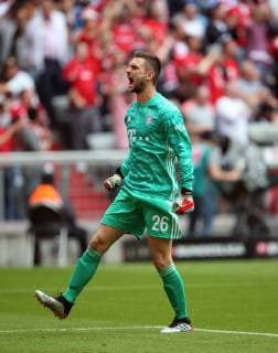 Soccer, BL, 1 Bundesliga, season 2018 2019, men, Germany, 18 05 2019, 34 Spieltag, FC Bayern Munich Eintracht Frankfurt v l action, joy, cheer, jubilation after goal to 1 0, Sven Ulreich, FC Bayern Munich,