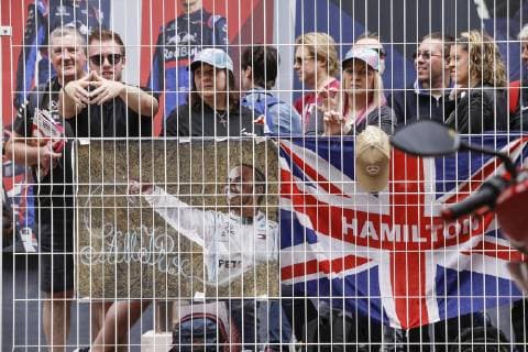 Motorsports: FIA Formula One World Championship, WM, Weltmeisterschaft 2019, Grand Prix of Monaco, Fans of 44 Lewis Hamilton (GBR, Mercedes AMG Petronas Motorsport), Monte Carlo Monaco