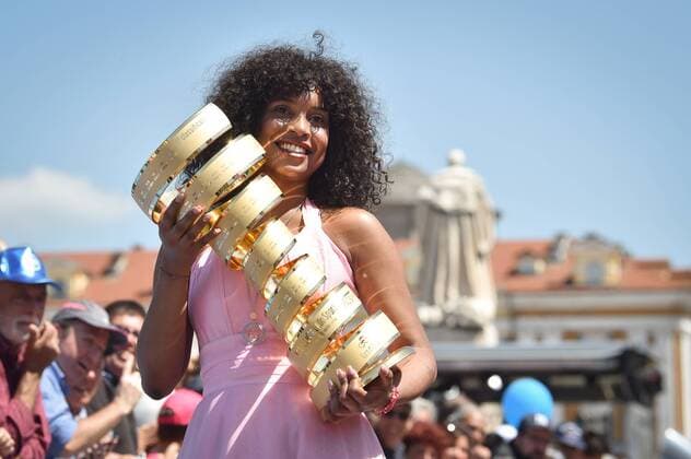 Photo Massimo Paolone LaPresse May 23, 2019 Cuneo (Italy) Cycling Giro d Italia 2019 - 102th edition - stage 12 from Cuneo to Pinerolo In the pic the miss with the trophy  Copyright: xMassimoxPaolone LaPressex