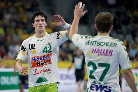 v li goal scorer Nemanja Zelenovic Göppingen, 42 and Marco Rentschler Göppingen, 27 , cheer about a goal, cheer, goal jubilation, goal success, celebrate the goal, goal, celebration, cheer about the goal, optimistic, game scene, highlight, action, action, 23 05 2019, Mannheim, handball, DKB Bundesliga, Rhein Neckar Löwen FRISCH AUF Göppingen xozx