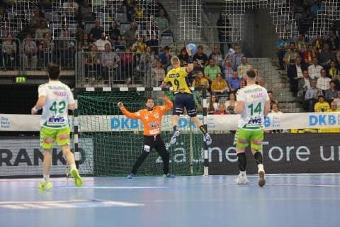 Guojon Valur Sigurosson Loewen at the throw against Daniel Rebmann Goeppingen at the game Rhein Neckar Loewen vs Frisch Auf Goeppingen in the 1 Handball Bundesliga on 23 05 2019, Rhein Neckar Loewen vs Frisch auf Goeppingen, Handball, 1 Handball Bundesliga, 23 05 2019 Mannheim Copyright: xEIBNER MichaelxBermelx EP_eer