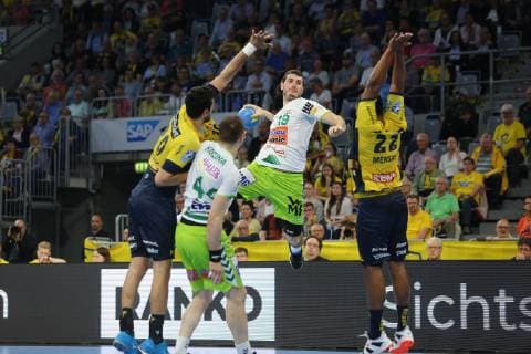 Ivan Sliskovic Goeppingen throwing against Mads Mensah Larsen Loewen and Ilija Abutovic Loewen playing Rhein Neckar Loewen vs Frisch Auf Goeppingen in the 1 Handball Bundesliga on 23 05 2019, Rhein Neckar Loewen vs Frisch auf Goeppingen, Handball, 1 Handball Bundesliga, 23 05 2019 Mannheim Copyright: xEIBNER MichaelxBermelx EP_eer