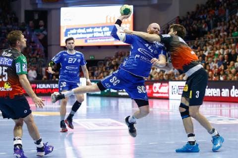23 05 2019, xtgx, Handball DKB Bundesliga, SC Magdeburg VfL Gummersbach emspor, v l Alexander Becer Gummersbach , Piotr Chrapkowski Magdeburg, 3 duel, duel, fight, tackle GETEC Arena