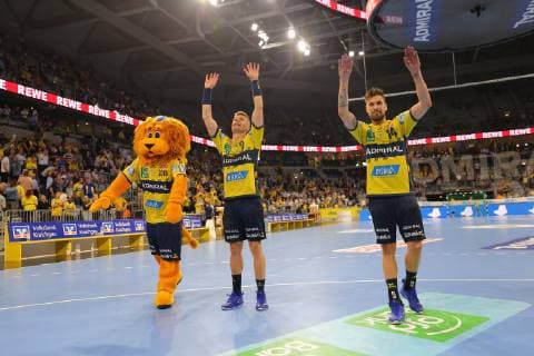 Conny, Guojon Valur Sigurosson Loewen and Bogdan Radivojevic Loewen cheer after winning the game Rhein Neckar Loewen vs Frisch Auf Goeppingen in the 1 Handball Bundesliga on 23 05 2019, Rhein Neckar Loewen vs Frisch auf Goeppingen, Handball, 1 Handball Bundesliga, 23 05 2019 Mannheim Copyright: xEIBNER MichaelxBermelx EP_eer
