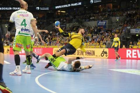 Jannik Kohlbacher Loewen in the throw against Kresimir Kozina Goeppingen in the game Rhein Neckar Loewen vs Frisch Auf Goeppingen in the 1 Handball Bundesliga on 23 05 2019, Rhein Neckar Loewen vs Frisch auf Goeppingen, Handball, 1 Handball Bundesliga, 23 05 2019 Mannheim Copyright: xEIBNER MichaelxBermelx EP_eer