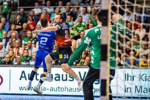 Christian O Sullivan 24 SC Magdeburg , Tobias Schröter 2 VfL Gummersbach during the season 2018 2019 in the 1 Handball Bundesliga Men between SC Magdeburg and VfL Gummersbach in the GETEC Arena on 23 May 2019 in Magdeburg, Sachsen Anhalt Saxony Anhalt , Germany Germany Germany