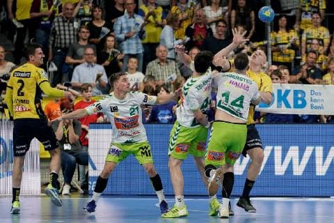 v li Andre Schmid Andy Schmid, RNL, 2 , Tim Sörensen Göppingen, 21 , Nemanja Zelenovic Göppingen, 42 , Jacob Bagersted Göppingen, 14 , Lars Röller RNL, 13 , Duel, Duel, tackle, tackling, Dynamics, Action, Action, 23 05 2019, Mannheim, Handball, DKB Bundesliga, Rhein Neckar Löwen FRISCH AUF Göppingen xozx