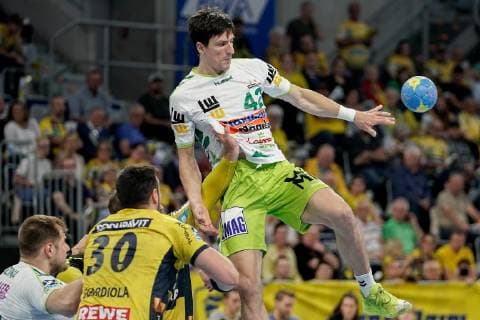 v li Kresimir Kozina Göppingen, 44 , Gedeon Guardiola RNL, 30 , Nemanja Zelenovic Göppingen, 42 , Duel, duel, tackle, tackling, dynamics, action, action, 23 05 2019, Mannheim, Handball, DKB Bundesliga, Rhein Neckar Löwen FRISCH AUF Göppingen xozx