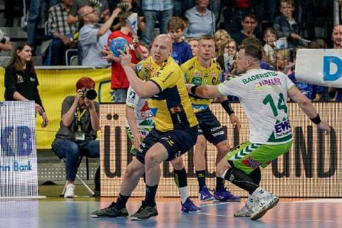 v li Lars Röller RNL, 13 am Ball, Jacob Bagersted Göppingen, 14 , duel, game scene, duel, duel, tackle, tackling, dynamics, action, action, 23 05 2019, Mannheim, handball, DKB Bundesliga, Rhein Neckar Löwen FRISCH AUF Göppingen xozx