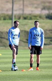Fußball, Copa America, Nationalteam Uruguay Training Uruguay s national soccer team players Diego Godin (L) and Maximiliano Gomez (R) participate during a training session of the team before the Copa America, in Montevideo, Uruguay, on 24 May 2019. The Copa America will held in Brazil since 14 June to 7 July. Training sessions of the Uruguy s national soccer team !ACHTUNG: NUR REDAKTIONELLE NUTZUNG!  Copyright: xSantiagoxCarbonex AME5813 20190524-636943161045644958