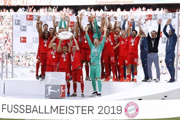 NEUER Manuel Team FC Bayern Muenchen with RIBERY, RAFINHA and ROBBEN At the award ceremony with the championship DFL Fussball Bundesliga Saison 2018 2019 Last Matchday Bundesliga Saison 2018 2019 on 18 May 2019 in the Allianzarena DFL REGULATIONS PROHIBIT ANY USE OF PHOTOGRAPHS as IMAGE SEQUENCES and or QUASI VIDEO