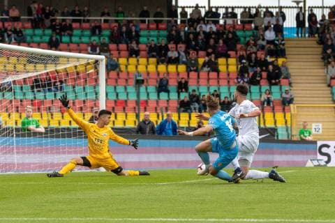 Soccer Berlin 25 05 2019 Final at the AOK Landespokal Berlin 2018 2019 Tennis Borussia Berlin white FC Viktoria 1889 Berlin blue Goal to 0 1 by Rafael Brand TW Ertugrul Aktas