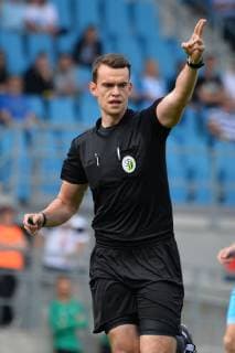Richard Hempel (Schiedsrichter) oefters im Mittelpunkt, Chemnitzer FC vs. FSV Zwickau, Fussball, Sachsenpokal, 25.05.2019 DFL REGULATIONS PROHIBIT ANY USE OF PHOTOGRAPHS AS IMAGE SEQUENCES AND OR QUASI-VIDEO Chemnitzer FC vs. FSV Zwickau, Fussball, Sachsenpokal, 25.05.2019 Chemnitz *** Richard Hempel Referee often in the spotlight, Chemnitzer FC vs FSV Zwickau, Football, Sachsenpokal, 25 05 2019 DFL REGULATIONS PROHIBIT ANY USE OF PHOTOGRAPHS AS IMAGE SEQUENCES AND OR QUASI VIDEO Chemnitzer FC vs FSV Zwickau, Football, Sachsenpokal, 25 05 2019 Chemnitz Copyright: xBertxHarzer xEibner-Pressefotox EP_bhr