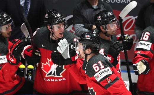 Eishockey, WM, Halbfinale, Kanada - Tschechien BRATISLAVA, SLOVAKIA - MAY 25, 2019: Canada s players celebrate scoring in the 2019 IIHF Ice hockey, Eishockey World Championship, WM, Weltmeisterschaft semifinal match against the Czech Republic at Ondrej Nepela Arena. Alexander Demianchuk TASS  TS0ACB41