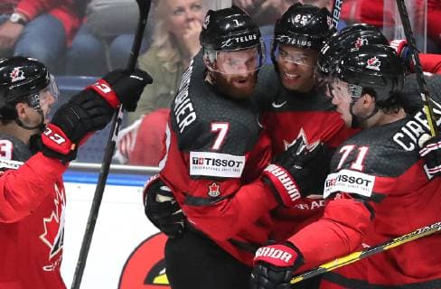 Eishockey, WM, Halbfinale, Kanada - Tschechien BRATISLAVA, SLOVAKIA - MAY 25, 2019: Canada s players celebrate scoring in the 2019 IIHF Ice hockey, Eishockey World Championship, WM, Weltmeisterschaft semifinal match against the Czech Republic at Ondrej Nepela Arena. Alexander Demianchuk TASS  TS0ACB54