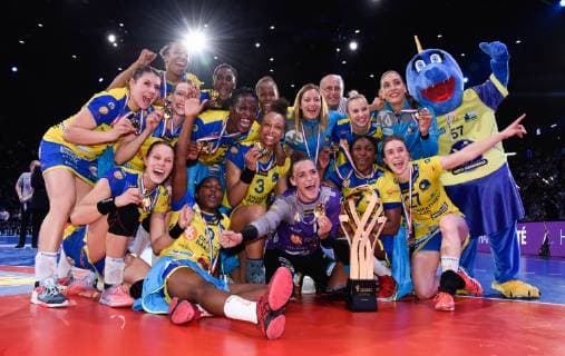 Joie des joueurs de l equipe Metz - trophee HANDBALL : Brest Bretagne HB vs Metz HB - Coupe de France - 25 05 2019 FedericoPestellini Panoramic 