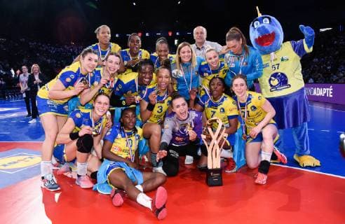 Joie des joueurs de l equipe Metz - trophee HANDBALL : Brest Bretagne HB vs Metz HB - Coupe de France - 25 05 2019 FedericoPestellini Panoramic 