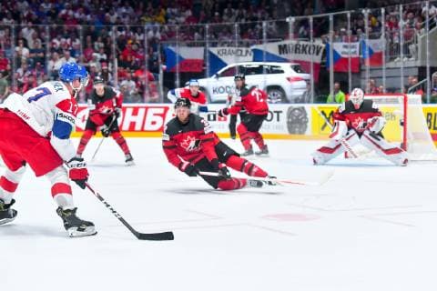 2019.05.25 Bratyslawa Hokej IIHF Mistrzostwa Swiata Slowacja 2019 Elita Polfinal Kanada - Czechy N z Filip Hronek Foto Pawel Andrachiewicz PressFocus 2019.05.25 Bratislava Ice hockey, Eishockey IIHF Ice Hockey World Championship, WM, Weltmeisterschaft Semifinal Canada - Czech Republic Filip Hronek Credit: Pawel Andrachiewicz PressFocus NEWSPIX.PL --- Newspix.pl  20190525_PF_PA227