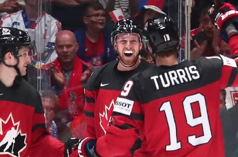 BRATISLAVA, SLOVAKIA - MAY 25, 2019: Canada s players celebrate scoring in the 2019 IIHF Ice hockey, Eishockey World Championship, WM, Weltmeisterschaft semifinal match against the Czech Republic at Ondrej Nepela Arena. Anton Novoderezhkin TASS  TS0ACB82