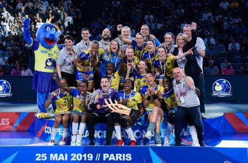 Sport Bilder des Tages Joie des joueurs de l equipe Metz - trophee HANDBALL : Brest Bretagne HB vs Metz HB - Coupe de France - 25 05 2019 FedericoPestellini Panoramic 