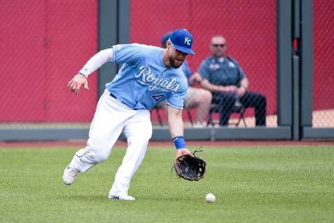 May 25, 2019: Kansas City Royals left fielder Alex Gordon (4) runs in to field the ball during the first game of a double header in the American League game between the New York Yankees and the Kansas City Royals held at Kaufmann Stadium in Kansas City, MO CSM MLB, Baseball Herren, USA 2019: Yankees vs Royals May 25 - ZUMAc04_ 20190525_zaf_c04_028 Copyright: xRichardxUlreichx