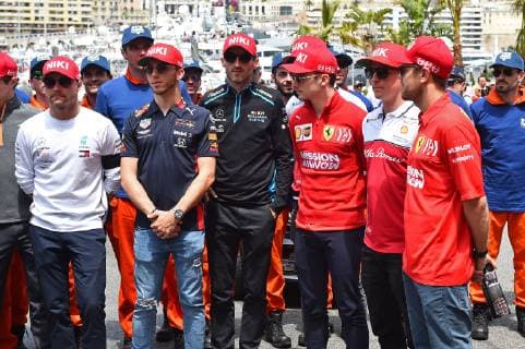 26 05 2019, xekx, Formula 1 FIA, 2019 Monaco Grand Prix Race emspor, v l Tribute to Niki Lauda, Formula 1 Driver with Niki Lauda Cap DFL DFB REGULATIONS PROHIBIT ANY USE OF PHOTOGRAPHS as IMAGE SEQUENCES and or QUASI VIDEO Monte Carlo eel-fotografie Eberhard Krieger