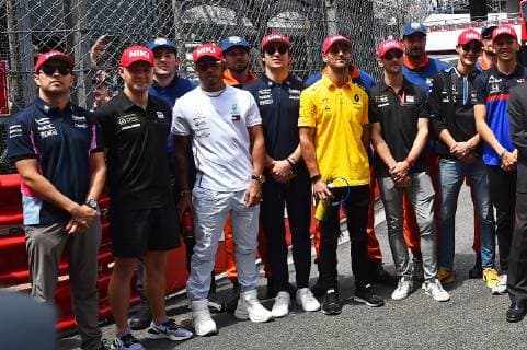 26 05 2019, xekx, Formula 1 FIA, 2019 Monaco Grand Prix Race emspor, v l Tribute to Niki Lauda, Formula 1 Driver with Niki Lauda Cap DFL DFB REGULATIONS PROHIBIT ANY USE OF PHOTOGRAPHS as IMAGE SEQUENCES and or QUASI VIDEO Monte Carlo eel-fotografie Eberhard Krieger