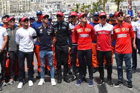 26 05 2019, xekx, Formula 1 FIA, 2019 Monaco Grand Prix Race emspor, v l Tribute to Niki Lauda, Formula 1 Driver with Niki Lauda Cap DFL DFB REGULATIONS PROHIBIT ANY USE OF PHOTOGRAPHS as IMAGE SEQUENCES and or QUASI VIDEO Monte Carlo eel-fotografie Eberhard Krieger