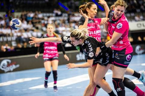 TuS Metzingen SV Union Halle Neustadt Fanina, Ekaterina SV Union Halle Neustadt 5 Zapf, Marlene TuS Metzingen 2 Kobylinska, Monika TuS Metzingen 8 at the game of the DHB Cup Olymp FINAL4 TuS Metzingen vs SV Union Halle Neustadt Stuttgart 26 05 19 Handball DHB Cup , Stuttgart Baden Wuerttemberg Germany Porsche Arena