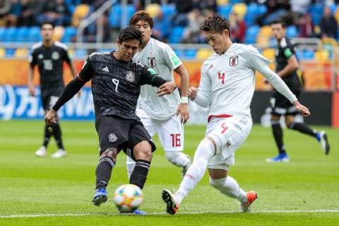 26.05.2019 GDYNIA UL. OLIMPIJSKA (POLAND) PILKA NOZNA (FOOTBALL) MISTRZOSTWA SWIATA W PILCE NOZNEJ DO LAT 20 (FIFA UNDER 20 WORLD CUP) MECZ (GAME) MEKSYK U20 - JAPONIA U20 (MEXICO U20 - JAPAN U20) NZ JOSE JUAN MACIAS GUZMAN, AYUMU SEKO FOTO TADEUSZ SKWIOT CYFRASPORT NEWSPIX.PL --- Newspix.pl  20190525TSCS6317