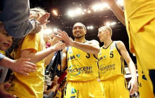 Peyton Siva, Niels Giffey with fans copy joy emotion cheering jubilation jubilation after playing sports basketball BBL Bundesliga men PlayOff quarter finals season 2018 2019 26 05 2019 ALBA Berlin vs ratiopharm Ulm