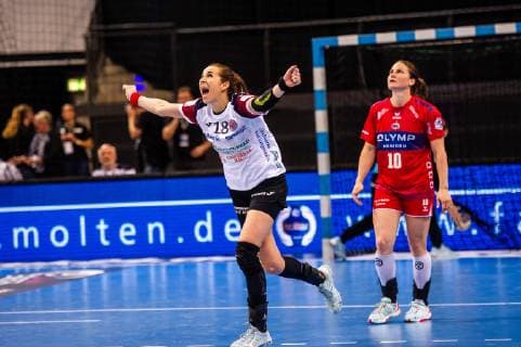Thueringer HC SG BBM Bietigheim Jubel Luzumova, Iveta Thueringer HC 18 behind Loerper, Anna SG BBM Bietigheim 10 at the game of the DHB Cup Olymp FINAL4 Thueringer HC SG BBM Bietigheim Stuttgart 26 05 19 Handball DHB Cup , Stuttgart Baden Wuerttemberg Germany Porsche Arena