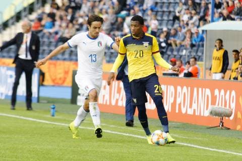 BYDGOSZCZ 26.05.2019 MECZ GRUPA B MISTRZOSTWA SWIATA DO LAT 20 U20 W PILCE NOZNEJ 2019: EKWADOR - WLOCHY --- 2019 FIFA U-20 WORLD CUP GROUP B MATCH: ECUADOR - ITALY LUCA RANIERI , GONZALO PLATA FOT. MATEUSZ BOSIACKI 400MM.PL NEWSPIX.PL --- Newspix.pl  190526BOS026