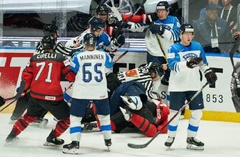 Eishockey WM, Finale, Kanada - Finnland Darnell NURSE, CAN 25 fights against Petteri LINDBOHM, FIN 40 CANADA - FINLAND Kanada - Finnland FINAL IIHF Ice hockey, Eishockey WORLD CHAMPIONSHIPS in Bratislava, Slovakia, Slowakei, May 26, 2019, Season 2018 2019, Photographer: Peter Schatz