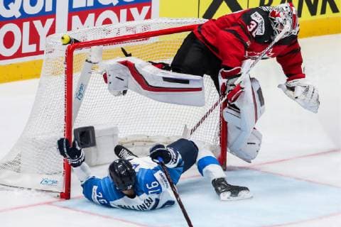 BRATISLAVA, SLOVAKIA - MAY 26, 2019: Finland s Jere Sallinen (L) and Canada s goalie Matt Murray in their 2019 IIHF Ice hockey, Eishockey World Championship, WM, Weltmeisterschaft Gold medal match at Ondrej Nepela Arena. Alexander Demianchuk TASS  TS0ACE12