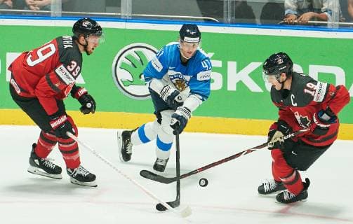 Anthony MANTHA, CAN 39 Kyle TURRIS, CAN 19 compete, fight for the puck against Joel KIVIRANTA, FIN 41 CANADA - FINLAND Kanada - Finnland FINAL IIHF Ice hockey, Eishockey WORLD CHAMPIONSHIPS in Bratislava, Slovakia, Slowakei, May 26, 2019, Season 2018 2019, Photographer: Peter Schatz