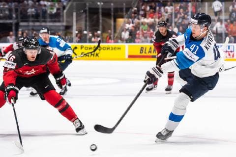 190526 Jared McCann of Canada and Joel Kiviranta of Finland during the 2019 IIHF Ice Hockey World Championship gold medal game between Canada and Finland on May 26, 2019 in Bratislava Photo Joel Marklund BILDBYRAN kod JM 87962,  Copyright: JOELxMARKLUND BB190526JM070
