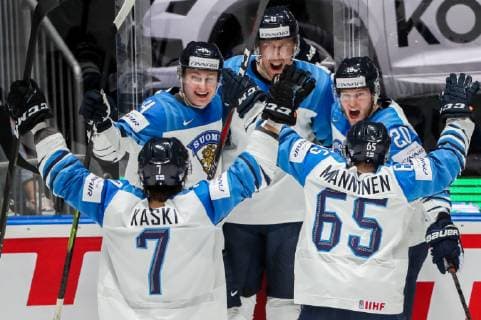 BRATISLAVA, SLOVAKIA - MAY 26, 2019: Finland s Oliwer Kaski, Kaapo Kakko, Marko Anttila, Niko Ojamaki and Sakari Manninen (L-R) celebrate scoring in the 2019 IIHF Ice hockey, Eishockey World Championship, WM, Weltmeisterschaft Gold medal match against Canada at Ondrej Nepela Arena. Alexander Demianchuk TASS  TS0ACE2E