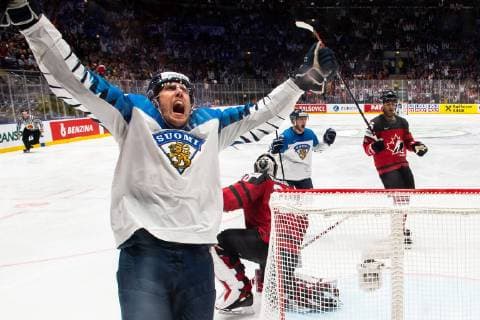 190526 Marko Anttila of Finland celebrates after scoring 1 1 during the 2019 IIHF Ice Hockey World Championship gold medal game between Canada and Finland on May 26, 2019 in Bratislava Photo Joel Marklund BILDBYRAN kod JM 87962,  Copyright: JOELxMARKLUND BB190526JM082
