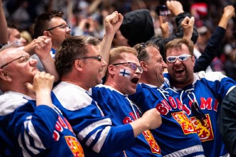 190526 Supporters of Finland celebrate after 1 2 during the 2019 IIHF Ice Hockey World Championship gold medal game between Canada and Finland on May 26, 2019 in Bratislava Photo Joel Marklund BILDBYRAN kod JM 87962,  Copyright: JOELxMARKLUND BB190526JM089