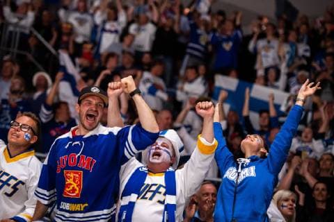 190526 Supporters of Finland celebrate after 1 2 during the 2019 IIHF Ice Hockey World Championship gold medal game between Canada and Finland on May 26, 2019 in Bratislava Photo Joel Marklund BILDBYRAN kod JM 87962,  Copyright: JOELxMARKLUND BB190526JM092