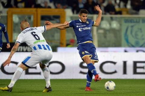 Fußball, Italien, Aufstiegrunde zur Serie A, Delfino Pescara - Hellas Verona Foto Fabio Urbini LaPresse 26 Maggio 2019 Pescara (PE) Italia calcio Pescara vs Hellas Verona - Campionato di calcio Serie BKT 2018 2019 - stadio Cornacchia. Nella foto:Faraoni Hellas Verona Fabio Urbini LaPresse May 26, 2019 Pescara (PE) Italy sport soccer Pescara vs Hellas Verona - Italian Football Championship League BKT 2018 2019 - Cornacchia stadium. In the pic: Faraoni Hellas Verona  Copyright: xFabioxUrbini LaPressex