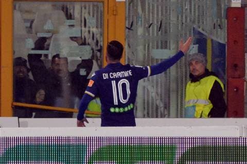 Fußball, Italien, Aufstiegrunde zur Serie A, Delfino Pescara - Hellas Verona Foto Fabio Urbini LaPresse 26 Maggio 2019 Pescara (PE) Italia calcio Pescara vs Hellas Verona - Campionato di calcio Serie BKT 2018 2019 - stadio Cornacchia. Nella foto:Di Carmine Hellas Verona gol Fabio Urbini LaPresse May 26, 2019 Pescara (PE) Italy sport soccer Pescara vs Hellas Verona - Italian Football Championship League BKT 2018 2019 - Cornacchia stadium. In the pic:Di Carmine Hellas Verona Celbrates goal  Copyright: xFabioxUrbini LaPressex