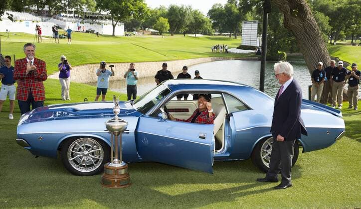 Sport Themen der Woche KW21 Sport Bilder des Tages May 26, 2019 - Fort Worth, TX, USA - Kevin Na was awarded this restored 1973 Dodge Challenger by Charles Schwab after winning the 2019 Charles Schwab Challenge PGA, Golf Herren at Colonial Country Club. Na gave the vehicle to his caddie Kenny Harms. 2019 Charles Schwab Challenge PGA - ZUMAsc5_ 20190526_zaf_sc5_023 Copyright: xErichxSchlegelx